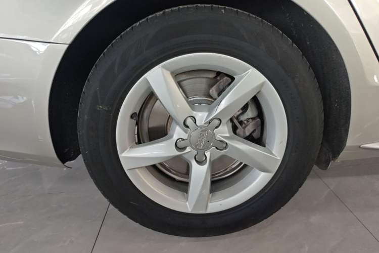 Used Audi A4L 2015 35 TFSI Automatic Standard Model Right Rear Wheel Hub