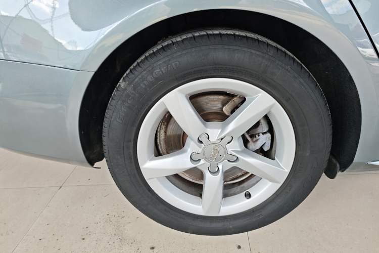 Used Audi A4L 2015 35 TFSI Automatic Standard Model Right Rear Wheel Hub
