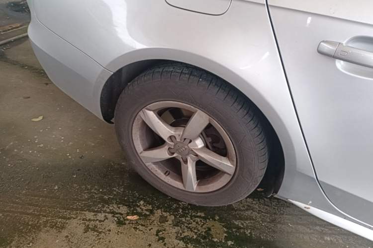 Used Audi A4L 2015 35 TFSI Automatic Standard Model Right Rear Wheel Hub