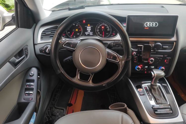 Used Audi A4L 2015 35 TFSI Automatic Standard Model Steering Wheel