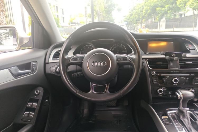 Used Audi A4L 2015 35 TFSI Automatic Standard Model Steering Wheel