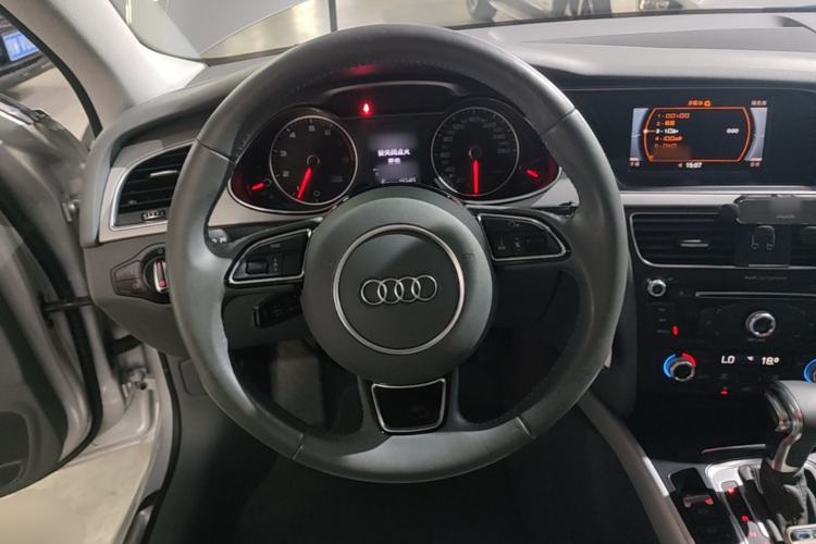 Used Audi A4L 2015 35 TFSI Automatic Standard Model Steering Wheel