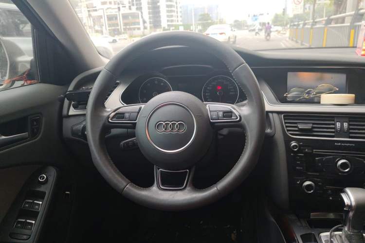 Used Audi A4L 2015 35 TFSI Automatic Comfort Model Steering Wheel