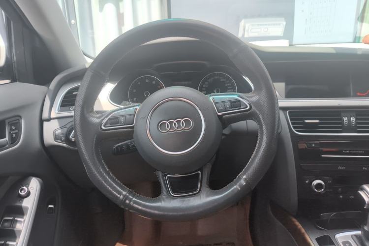 Used Audi A4L 2015 35 TFSI Automatic Comfort Model Steering Wheel