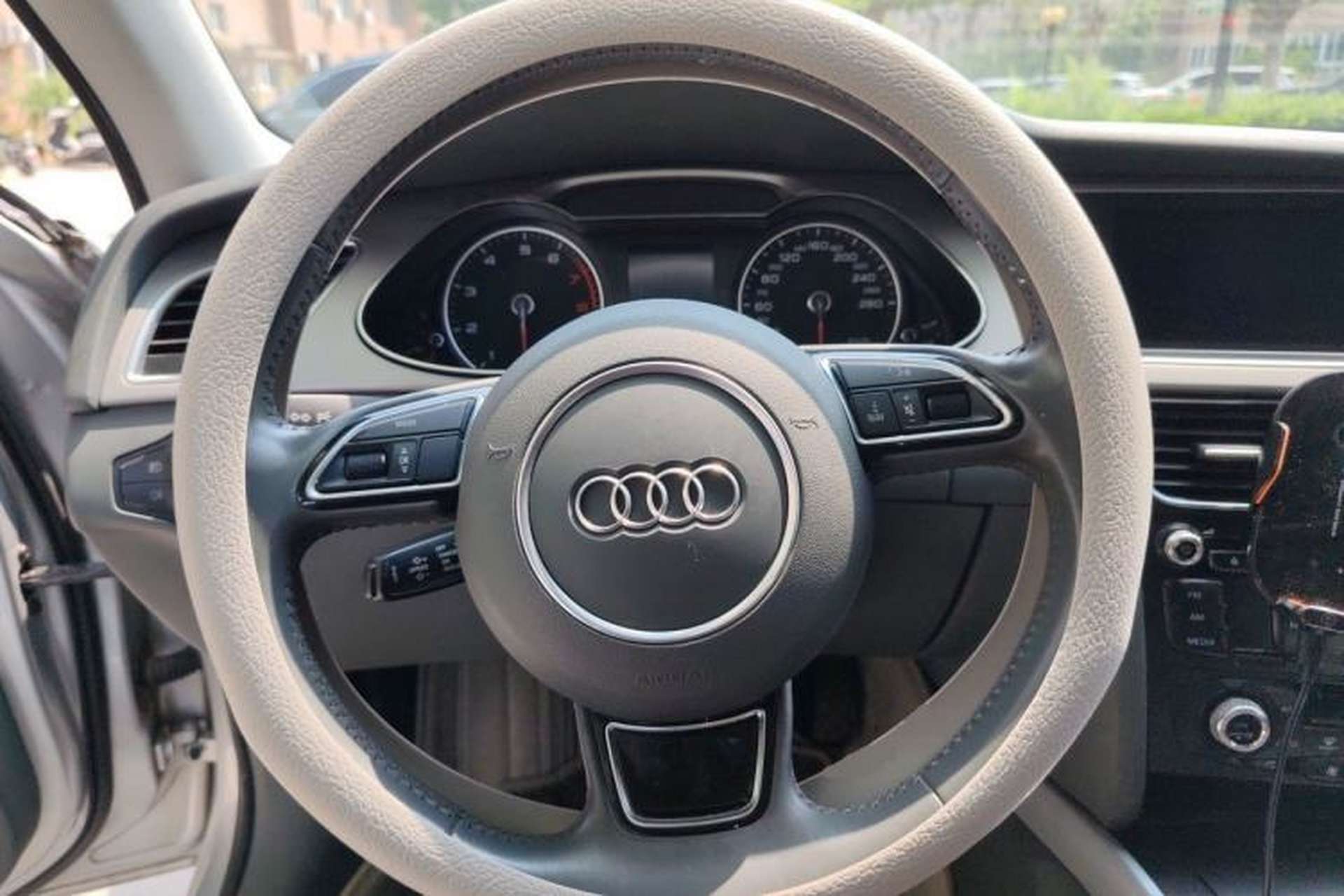 Used Audi A4L 2015 35 TFSI Automatic Standard Model Steering Wheel