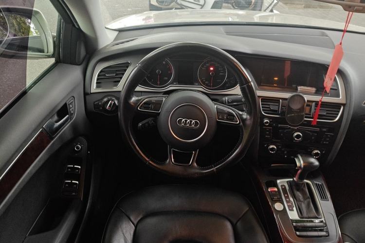 Used Audi A4L 2015 35 TFSI Automatic Comfort Model Steering Wheel