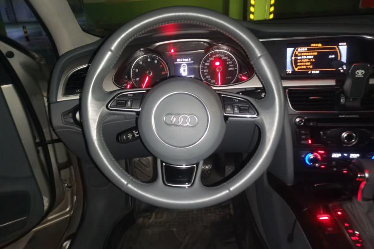 Used Audi A4L 2015 35 TFSI Automatic Comfort Model Steering Wheel
