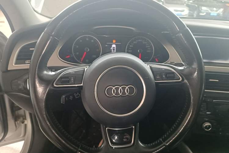 Used Audi A4L 2015 35 TFSI Automatic Standard Model Steering Wheel