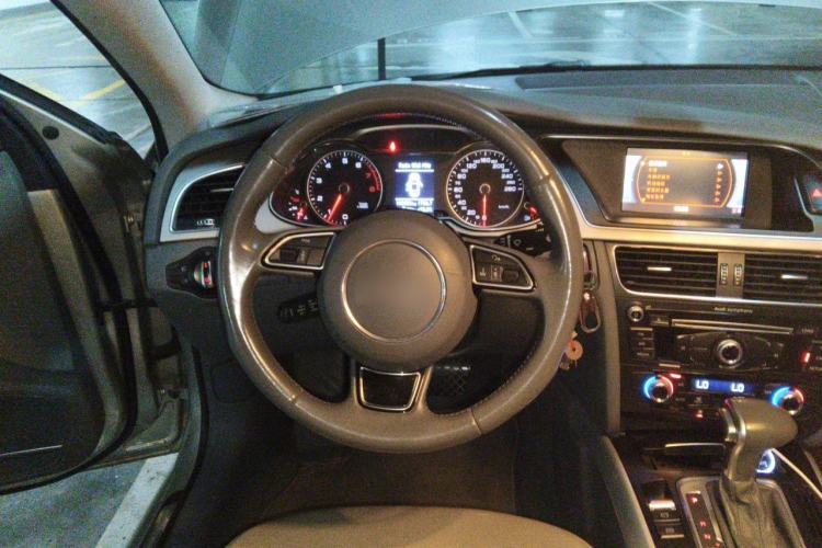 Used Audi A4L 2015 35 TFSI Automatic Standard Model Steering Wheel