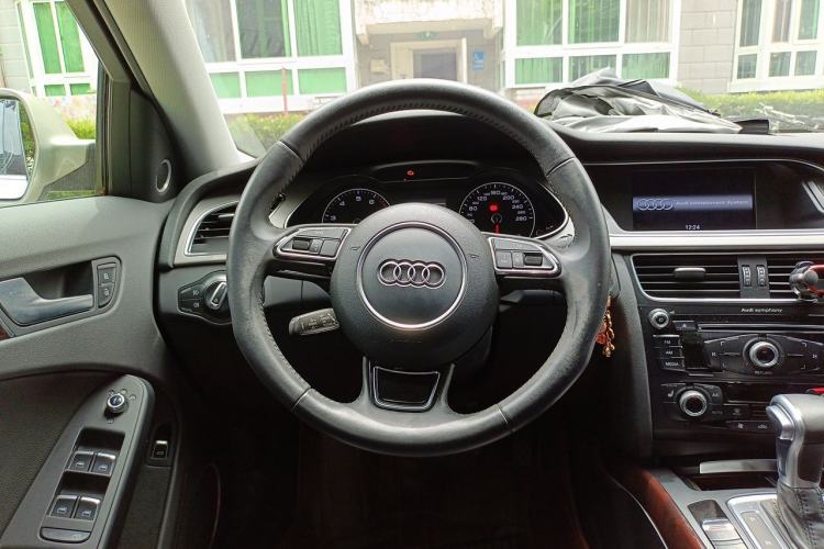 Used Audi A4L 2015 35 TFSI Automatic Comfort Model Steering Wheel