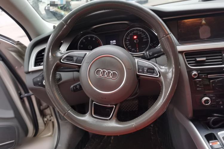 Used Audi A4L 2015 35 TFSI Automatic Standard Model Steering Wheel