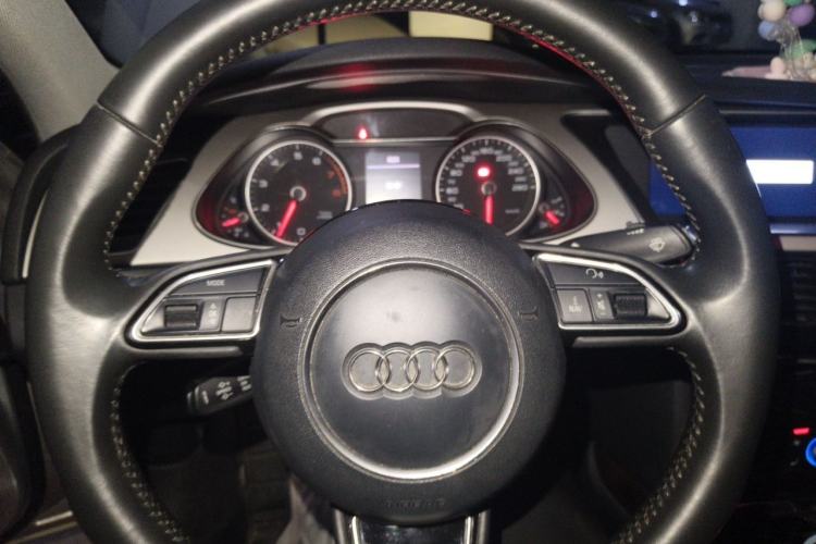 Used Audi A4L 2015 35 TFSI Automatic Comfort Model Steering Wheel