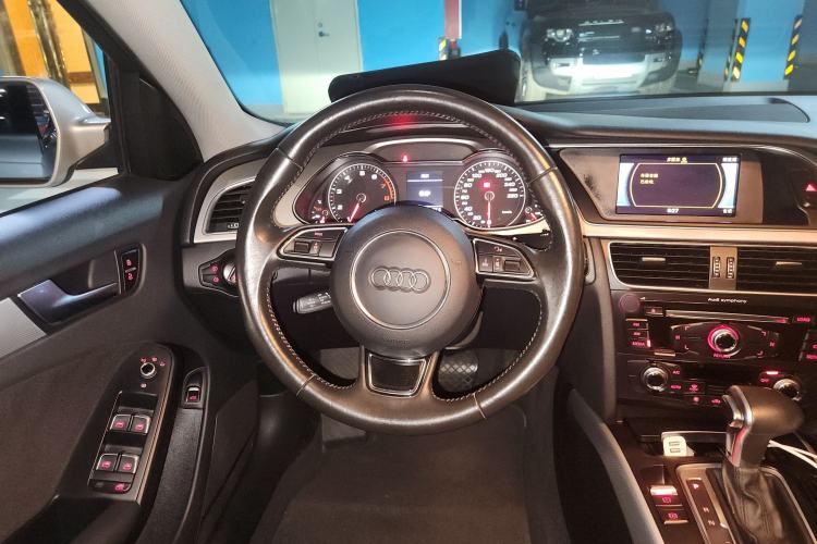 Used Audi A4L 2015 35 TFSI Automatic Standard Model Steering Wheel