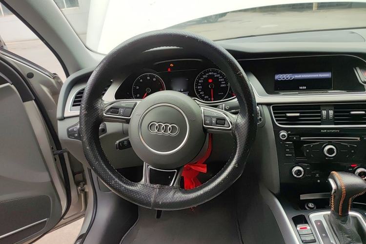 Used Audi A4L 2015 35 TFSI Automatic Standard Model Steering Wheel