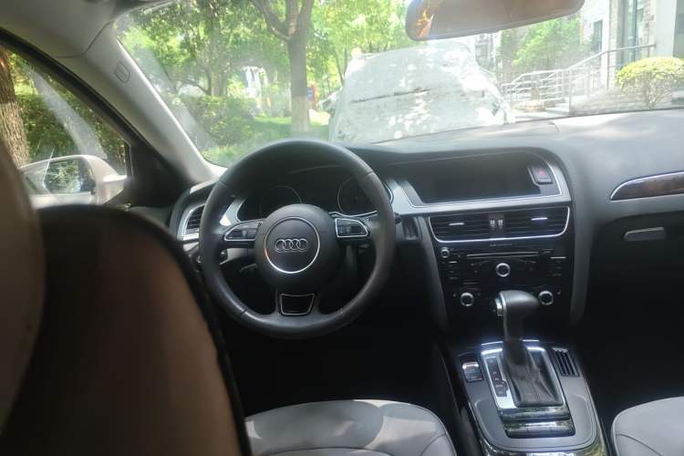Used Audi A4L 2015 35 TFSI Automatic Comfort Model Steering Wheel