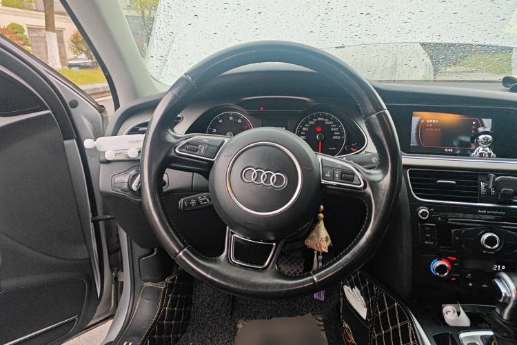 Used Audi A4L 2015 35 TFSI Automatic Standard Model Steering Wheel