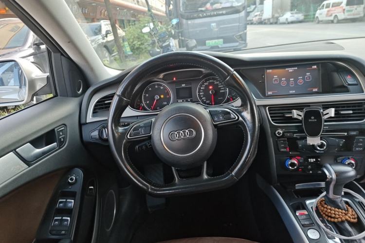 Used Audi A4L 2015 35 TFSI Automatic Standard Model Steering Wheel