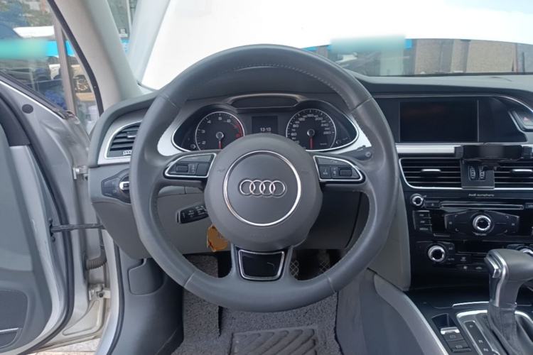 Used Audi A4L 2015 35 TFSI Automatic Standard Model Steering Wheel