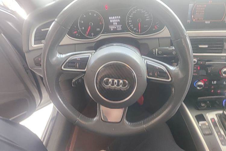 Used Audi A4L 2015 35 TFSI Automatic Standard Model Steering Wheel