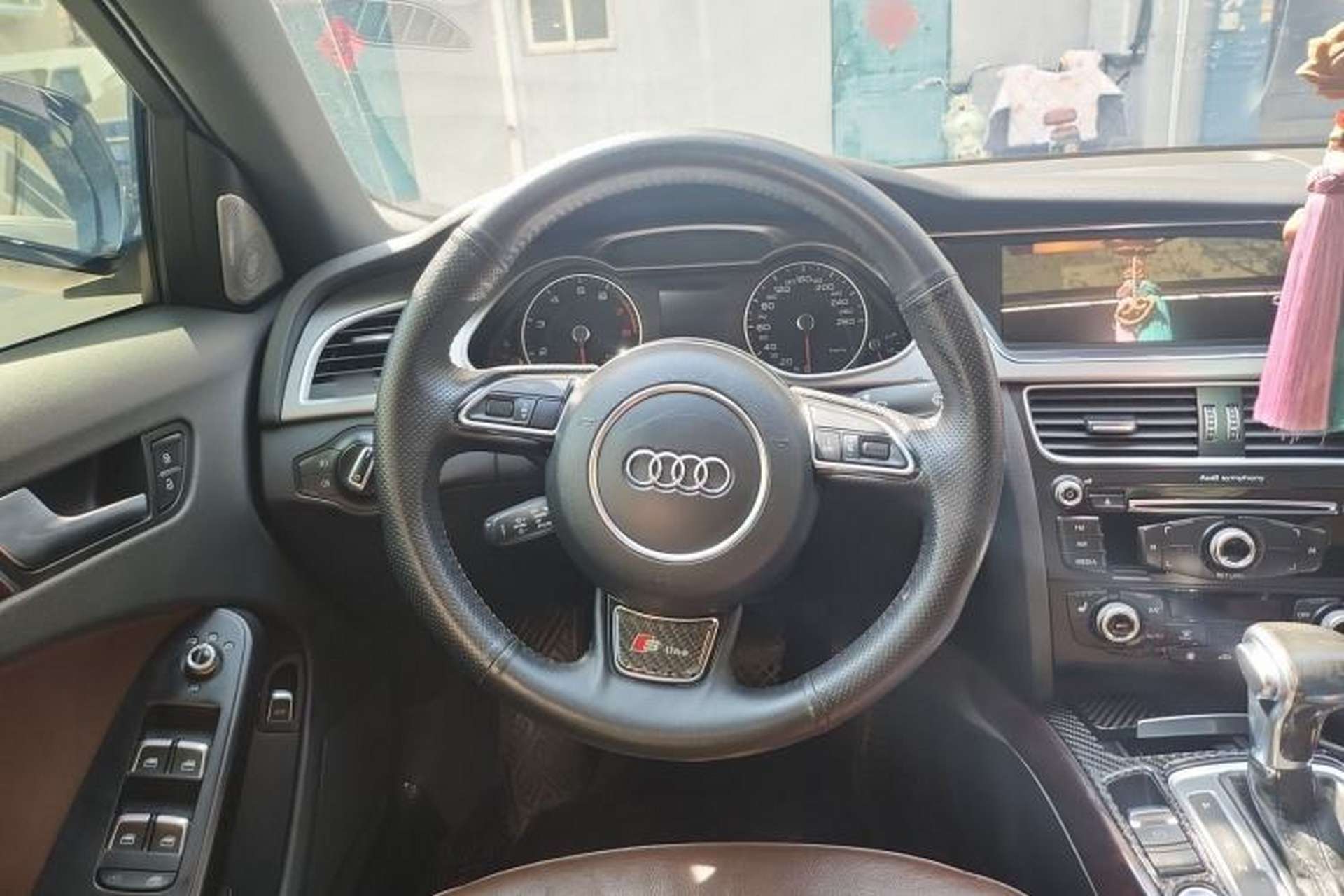 Used Audi A4L 2015 35 TFSI Automatic Comfort Model Steering Wheel