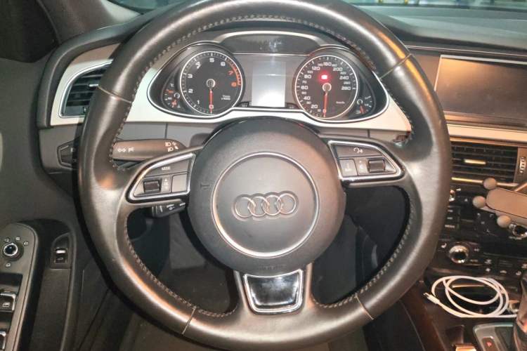 Used Audi A4L 2015 35 TFSI Automatic Comfort Model Steering Wheel