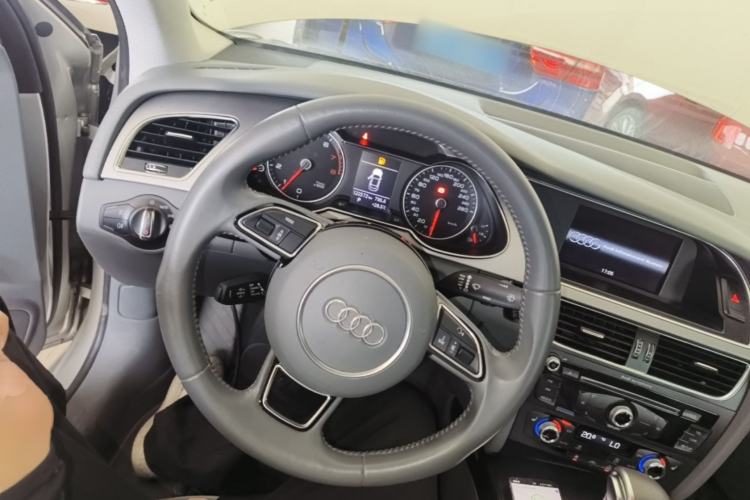 Used Audi A4L 2015 35 TFSI Automatic Comfort Model Steering Wheel