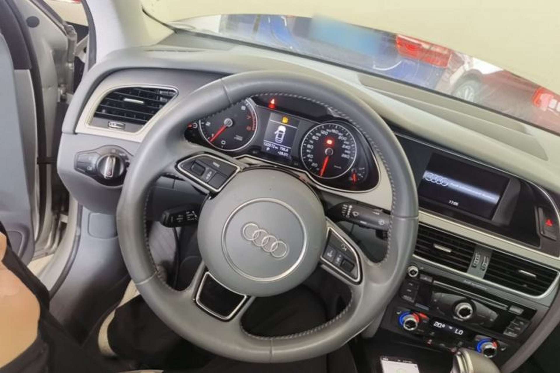 Used Audi A4L 2015 35 TFSI Automatic Comfort Model Steering Wheel