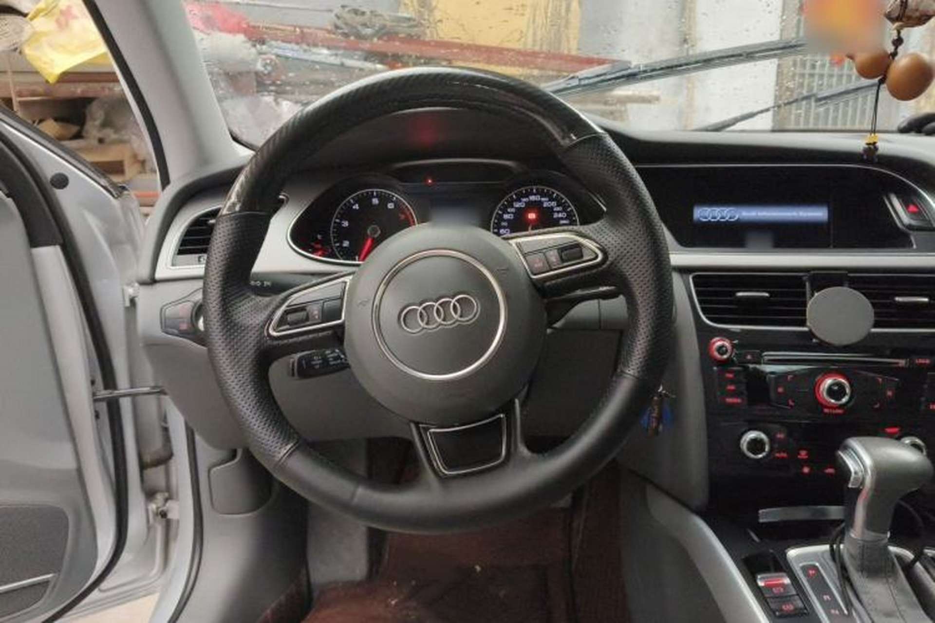 Used Audi A4L 2015 35 TFSI Automatic Comfort Model Steering Wheel