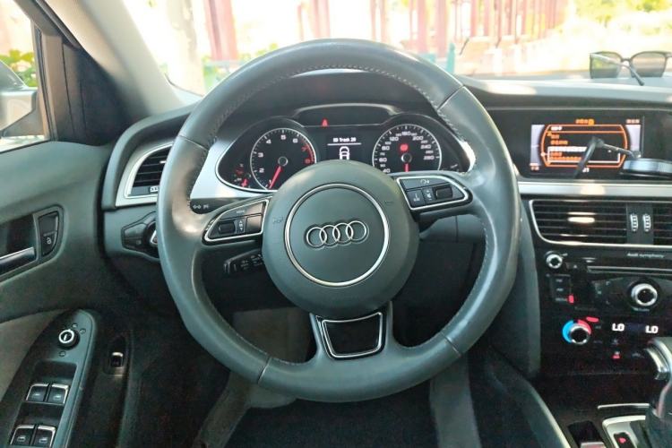 Used Audi A4L 2015 35 TFSI Automatic Standard Model Steering Wheel