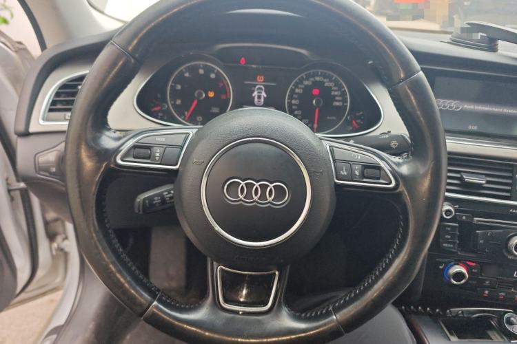 Used Audi A4L 2015 35 TFSI Automatic Comfort Model Steering Wheel