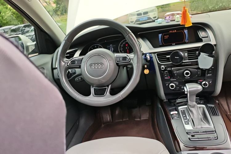 Used Audi A4L 2015 35 TFSI Automatic Comfort Model Steering Wheel