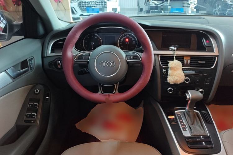 Used Audi A4L 2015 35 TFSI Automatic Standard Model Steering Wheel