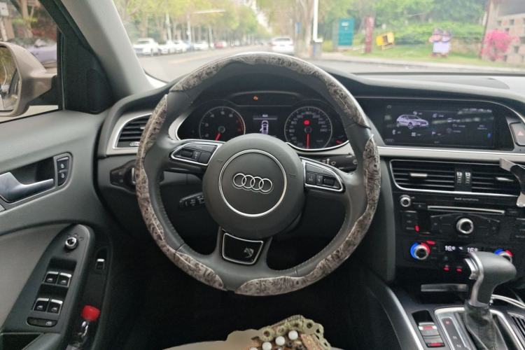 Used Audi A4L 2015 35 TFSI Automatic Standard Model Steering Wheel