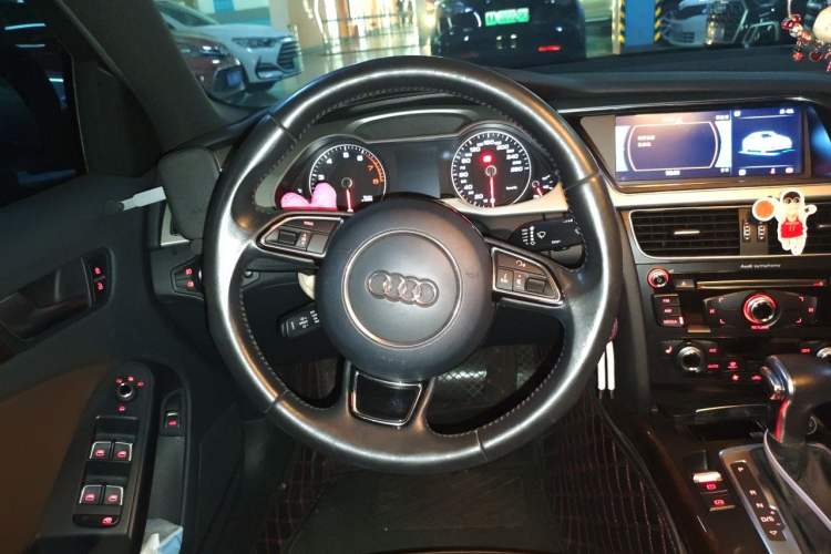 Used Audi A4L 2015 35 TFSI Automatic Comfort Model Steering Wheel