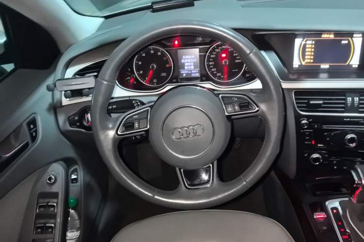 Used Audi A4L 2015 35 TFSI Automatic Comfort Model Steering Wheel