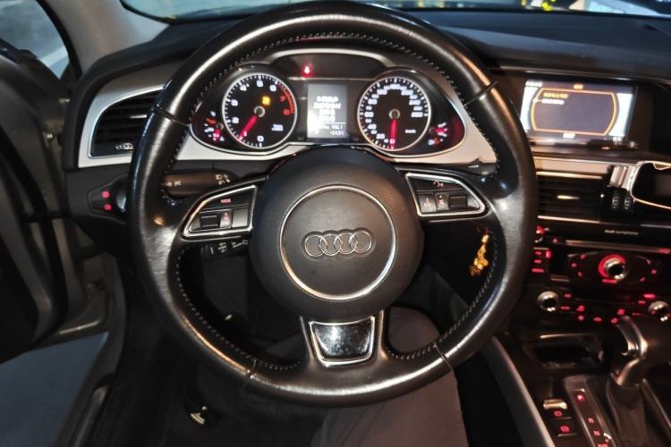 Used Audi A4L 2015 35 TFSI Automatic Standard Model Steering Wheel