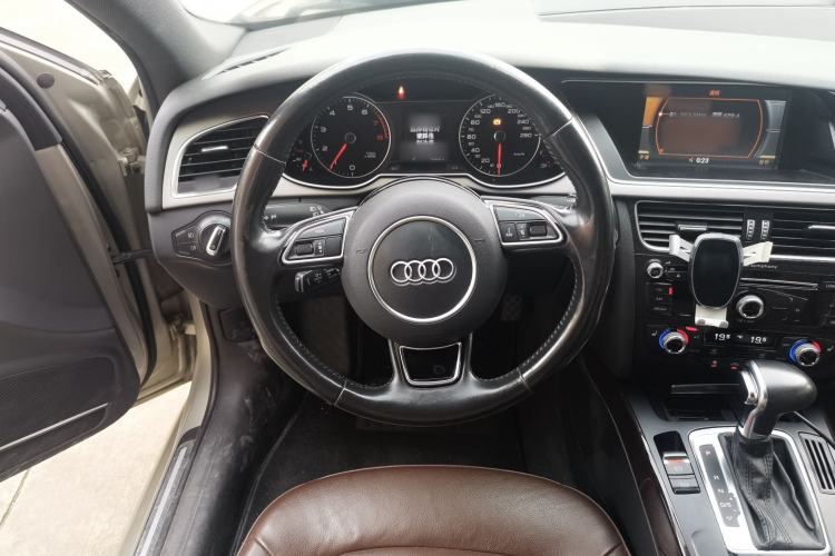 Used Audi A4L 2015 35 TFSI Automatic Comfort Model Steering Wheel