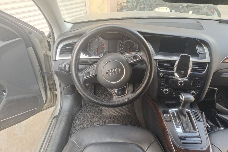 Used Audi A4L 2015 35 TFSI Automatic Comfort Model Steering Wheel