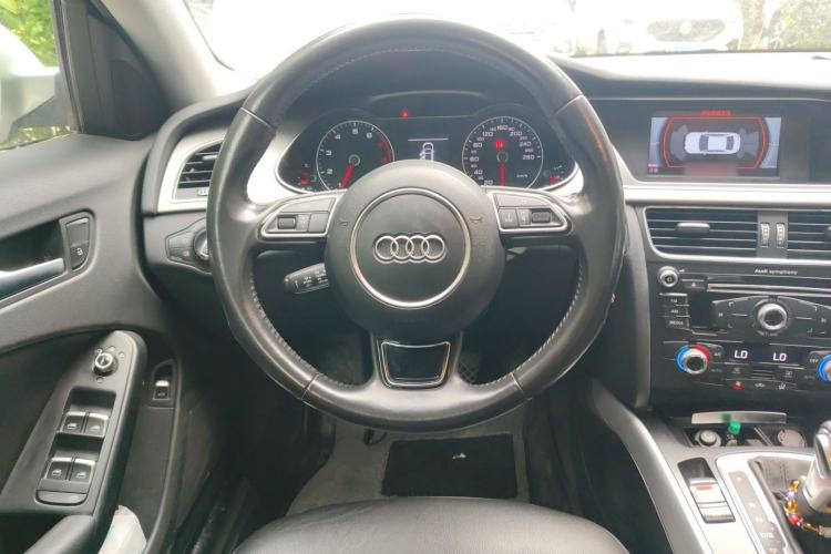 Used Audi A4L 2015 35 TFSI Automatic Standard Model Steering Wheel