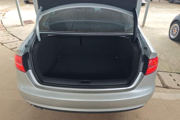 Used Audi A4L 2015 35 TFSI Automatic Standard Model Trunk