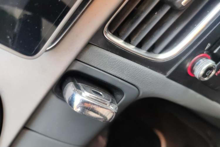 Used Audi A4L 2015 35 TFSI Automatic Standard Model Vehicle Key
