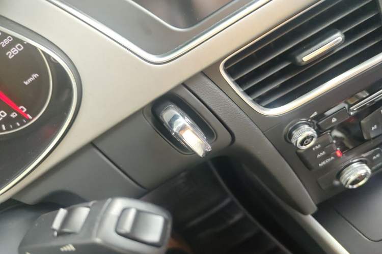 Used Audi A4L 2015 35 TFSI Automatic Standard Model Vehicle Key