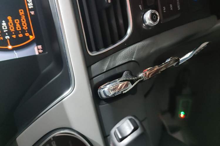 Used Audi A4L 2015 35 TFSI Automatic Standard Model Vehicle Key