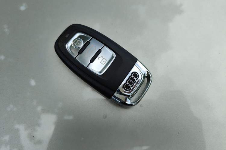 Used Audi A4L 2015 35 TFSI Automatic Standard Model Vehicle Key