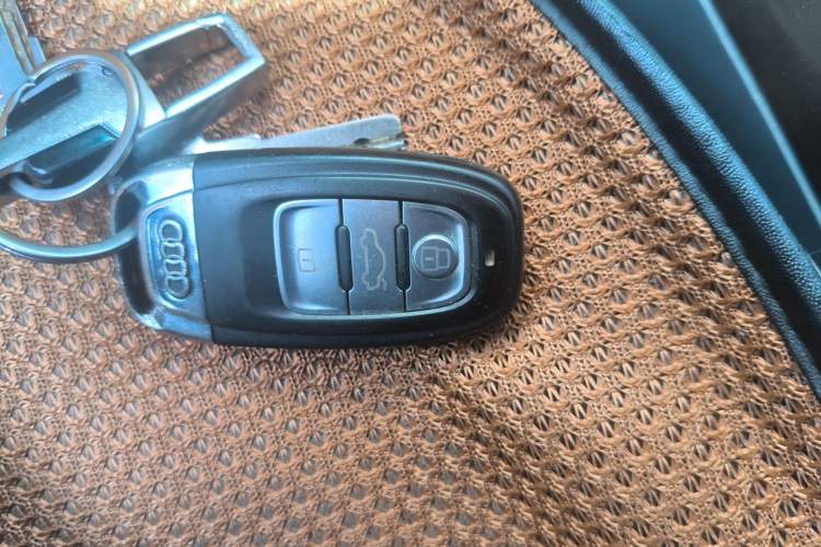 Used Audi A4L 2015 35 TFSI Automatic Comfort Model Vehicle Key