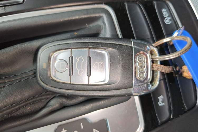 Used Audi A4L 2015 35 TFSI Automatic Standard Model Vehicle Key