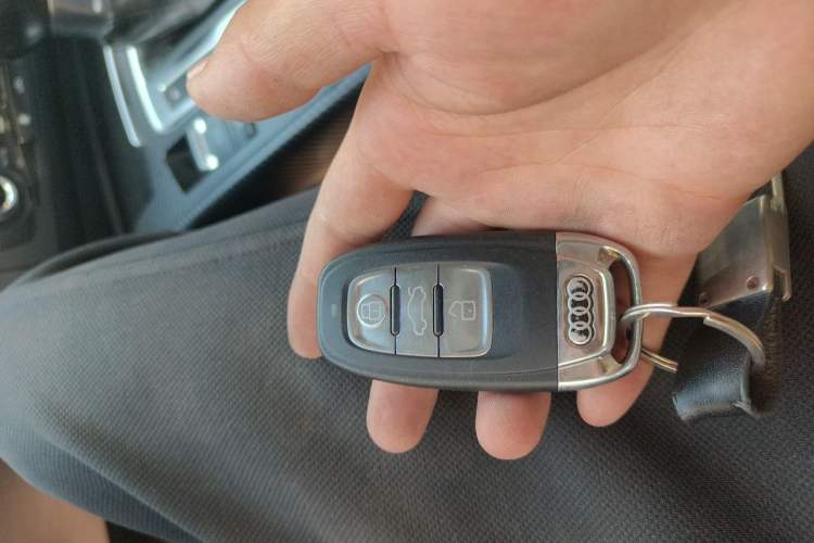 Used Audi A4L 2015 35 TFSI Automatic Standard Model Vehicle Key