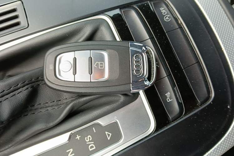 Used Audi A4L 2015 35 TFSI Automatic Standard Model Vehicle Key
