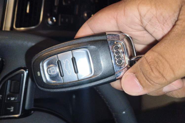 Used Audi A4L 2015 35 TFSI Automatic Standard Model Vehicle Key