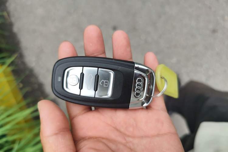 Used Audi A4L 2015 35 TFSI Automatic Standard Model Vehicle Key